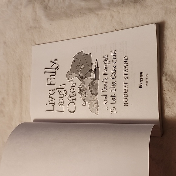 ROBERT STRAND  PAPER BACK  BOOK 📖 - Picture 4 of 8